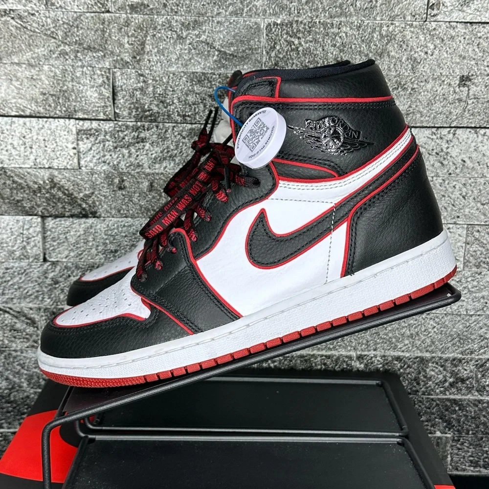Jordan 1 Retro High Bloodline - M9.5/W11
